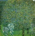 Roses sous les arbres Gustav Klimt Forêt